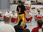 GM Ernesto Presas Sr. explains a technique to students